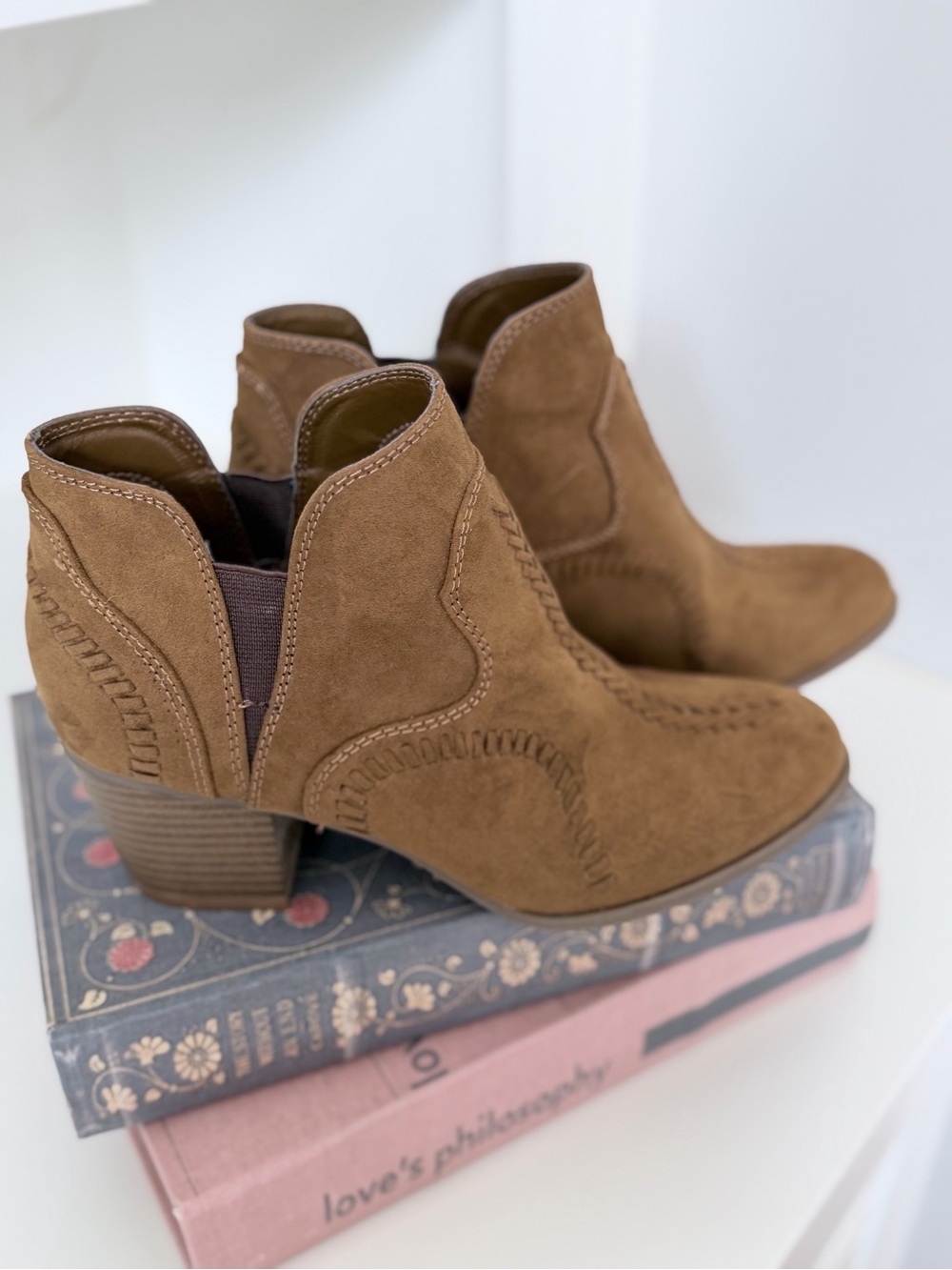 Indigo Rd. Brown Ankle Booties with Braided Stitch Detail Size 7 NWOT